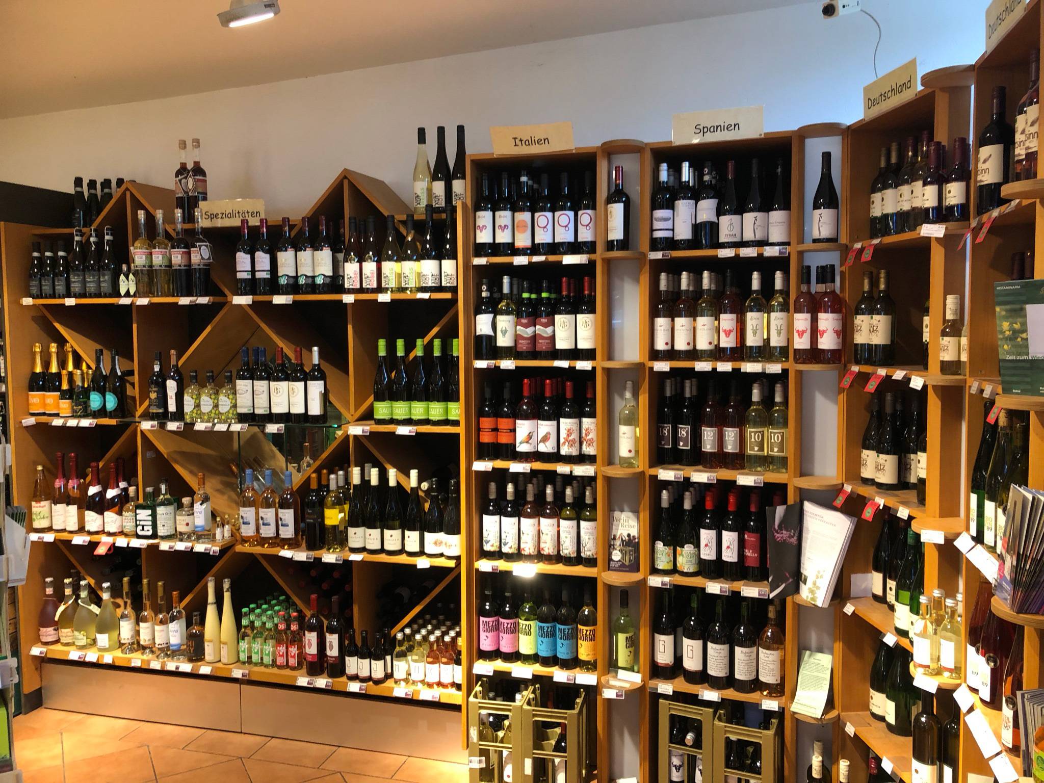 Große Auswahl an Wein und Getränken, Biohof Meyer-Arend, Herford